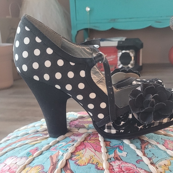 Cute shoes - Picture 2 of 4